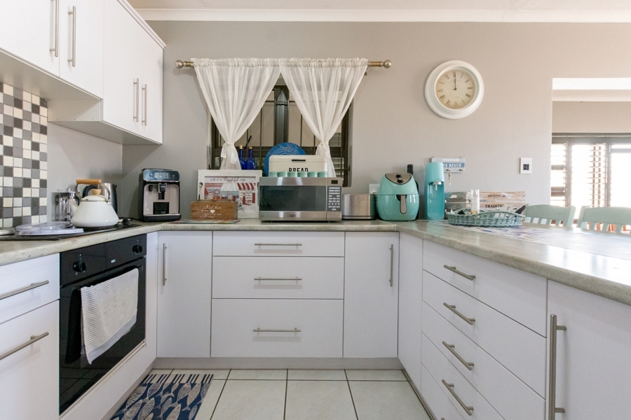 3 Bedroom Property for Sale in Britannia Bay Western Cape